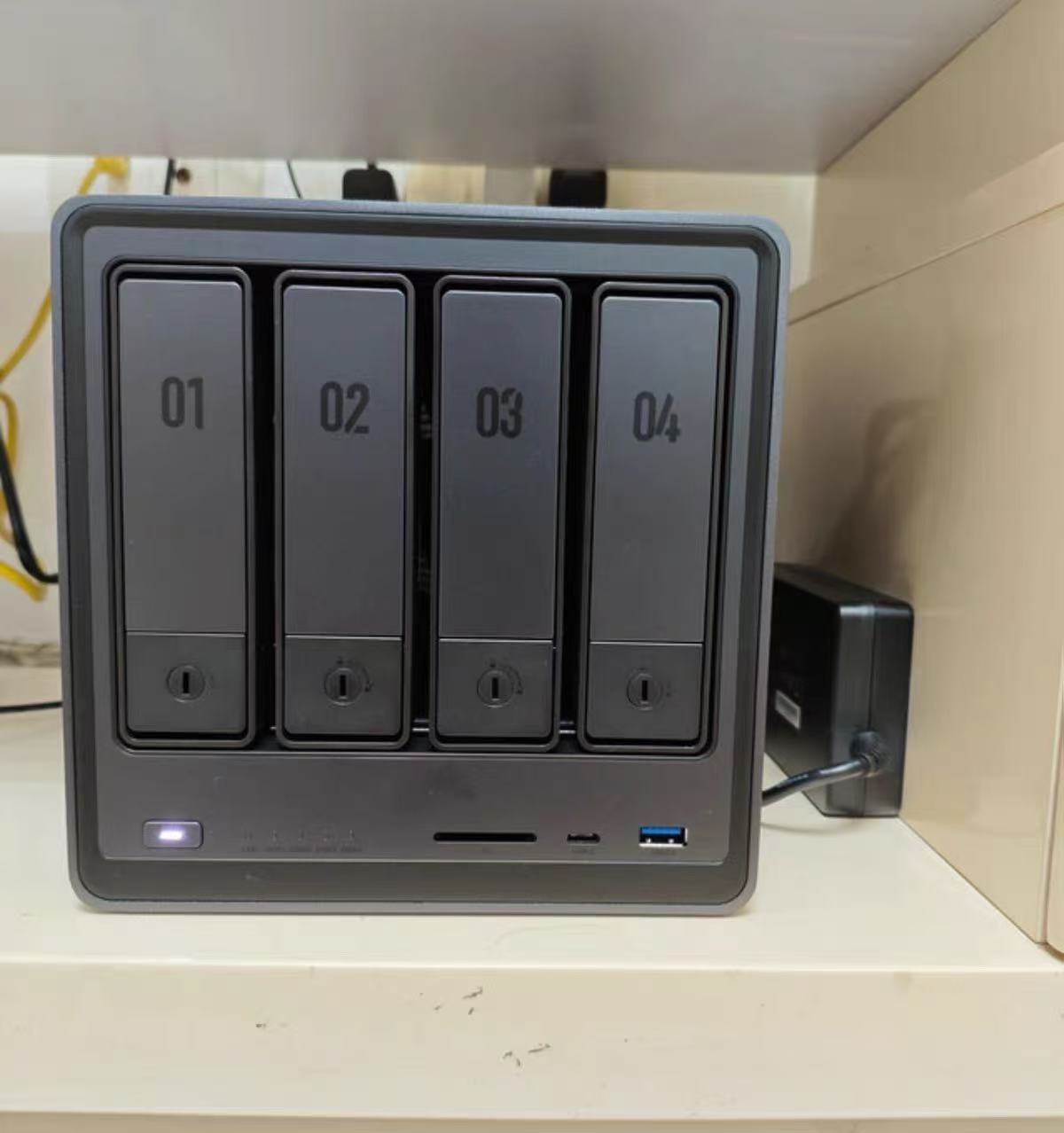 NAS Ugreen DXP4800 Plus de 4 B - Ddr5 8Gb reseña y precio